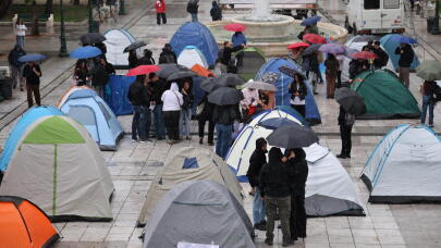 Φοιτητές Έστησαν Σκηνές Στο Σύνταγμα - Γιατί Διαμαρτύρονται;