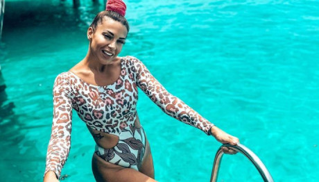 Ελένη Χατζίδου: Ποζάρει Topless Στις Μαλδίβες