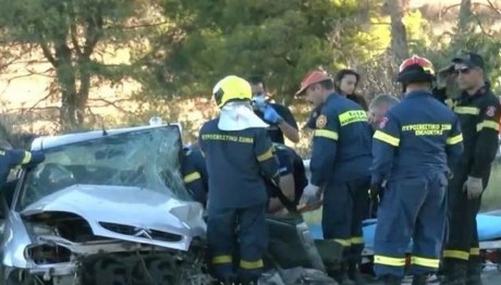 Λεωφόρος Μαραθώνος: Τροχαίο Με Εγκλωβισμό Γυναίκας