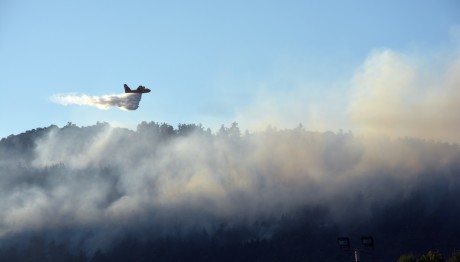 Φωτιά Τρίπολη: Προσαγωγή ενός υπόπτου για εμπρησμό - Απειλήθηκε το Μαίναλο