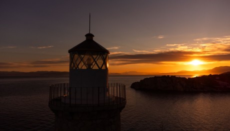 Ηλιοβασίλεμα Στον Πέτρινο Φάρο Κόγχη Στη Σαλαμίνα