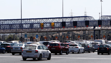 Ε.Ο.Αθηνών Κορίνθου: Εκατοντάδες Αυτοκίνητα Ακινητοποιημένα