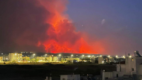 Φωτιά Τώρα Αλεξανδρούπολη: Καίγονται Σπίτια