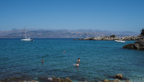 Λαγονήσι: Πνίγηκε Ενώ Προσπαθούσε Να Σώσει Τον Γιο Του