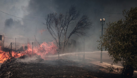 Φωτιά στη Μακρακώμη: Εντολή Εκκένωσης Για Το Χωριό Βίτωλη