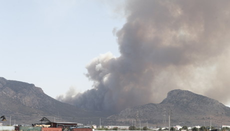 Αναζωπύρωση στον Ασπρόπυργο: Μήνυμα από το 112 για εκκένωση του Σοφού