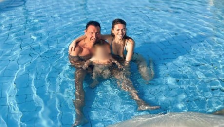 Η Ιωάννα Σιαμπάνη με τον Τζίμη Σταθοκωστόπουλο και τον γιο τους