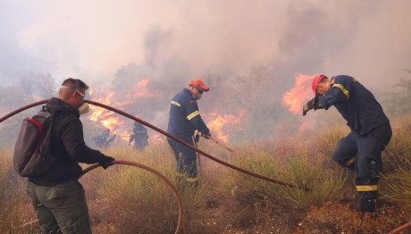 Υπό έλεγχο η πυρκαγιά σε χαμηλή βλάστηση στην Παιανία
