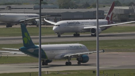 Χάος σε όλη την Ευρώπη με τις πτήσεις από και προς τη Βρετανία