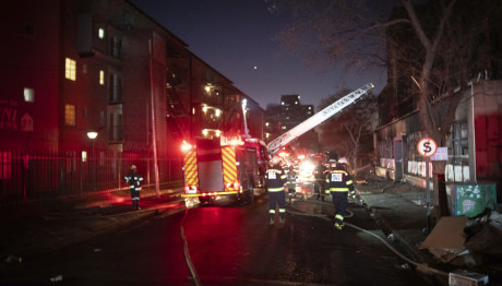 Τραγωδία στο Γιοχάνεσμπουργκ - Τουλάχιστον 73 νεκροί από φωτιά σε κτίριο