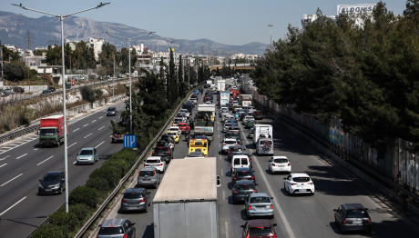 Κηφισός: Συμφόρηση στην άνοδο εξαιτίας ακινητοποιημένης νταλίκας
