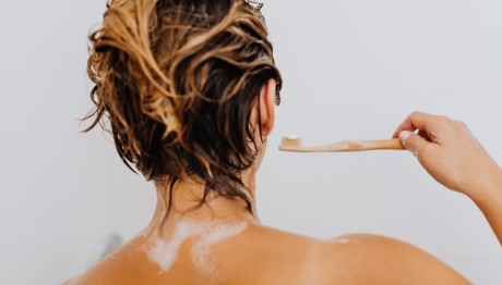 ασκήσεις για να κάψεις θερμίδες στο σπίτι