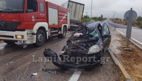 Λαμία: Νταλίκα Παρέσυρε Δύο ΙΧ - Νεκρή Μία Οδηγός