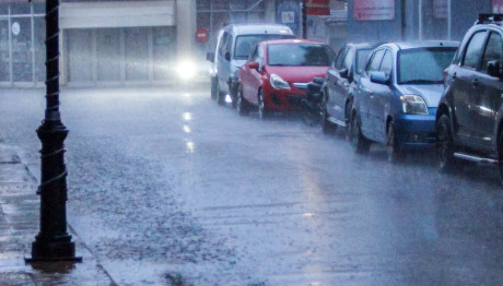 Στη δίνη της κακοκαιρίας «Daniel» η χώρα - Προβλήματα από τις βροχοπτώσεις