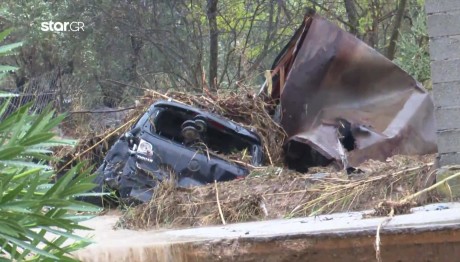 Κακοκαιρία Daniel: Αγωνία για τον αγνοούμενο - Μέσα στη λάσπη το ΙΧ του