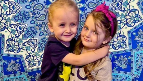 Δίδυμα Αποκοιμήθηκαν Σε Μπαούλο Και Πέθαναν Από Ασφυξία