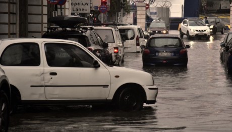 Κακοκαιρία Daniel: «Σαρώνει» με ισχυρές καταιγίδες την Αττική
