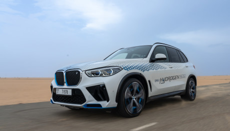 Η BMW iX5 Hydrogen δοκιμάζεται σκληρά στην έρημο