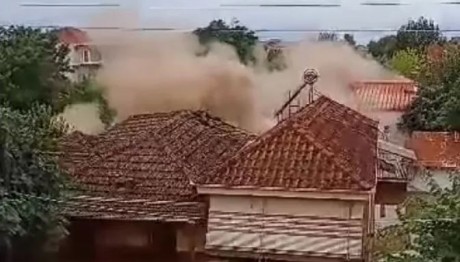 Κακοκαιρία Daniel: Η στιγμή που καταρρέει σπίτι στον Παλαμά Καρδίτσας