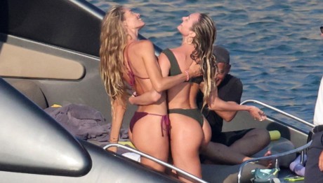 Κάντις Σουάνπολ - Ντάουτζεν Κρόες: Χορεύουν σε σκάφος στη Μύκονο