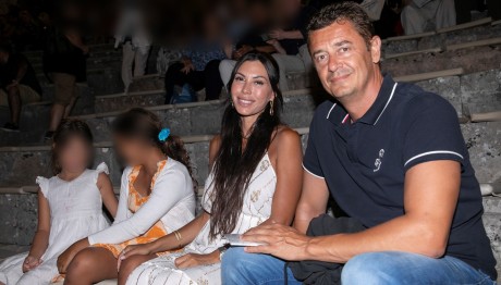 Αντώνης Σρόιτερ: Oι Kόρες Tου Εύχονται Για Τα Γενέθλιά Του