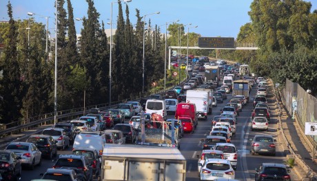 Κηφισός: Μποτιλιάρισμα Από Φωτιά Σε ΙΧ  Κοντά Στη Λυκόβρυση