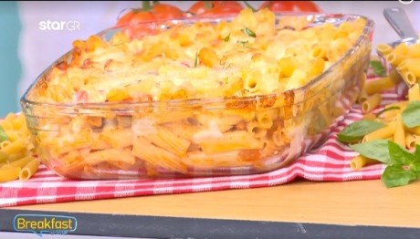 Μακαρονάδα φούρνου με τόνο και λιαστή ντομάτα