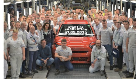 Το πρώτο Fiat 600e βγήκε σε πορτοκαλί χρώμα