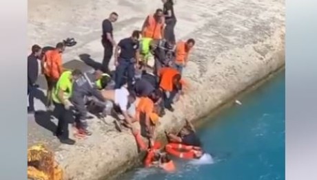 Τήνος: Γυναίκα βρέθηκε στη θάλασσα κατά την επιβίβαση στο πλοίο
