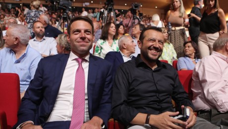 Στέφανος Κασσελάκης: Συνάντηση Με Τον Νίκο Παππά Στη Βουλή