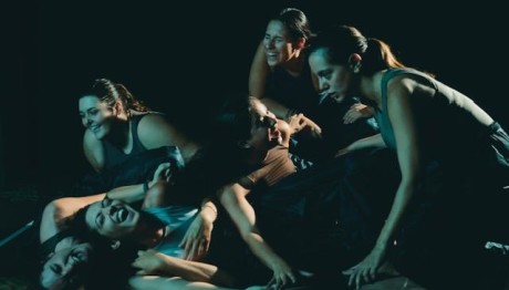 Όταν Σφυρίζουν Οι Φάλαινες Στο Studio Μαυρομιχάλη