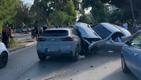 Τροχαίο Γλυφάδα: ΙΧ Εισέβαλε Σε Πάρκο Με Τρελή Πορεία