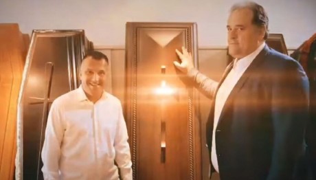 Το Μακάβριο Προεκλογικό Σποτ Υποψηφίου