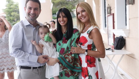 Δημήτρης Παππάς- Άννα Μπεζάν: Bάφτισαν Την Κόρη Τους