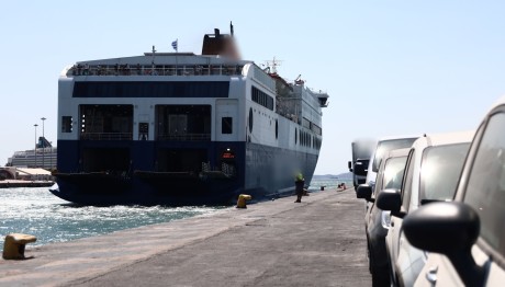 Πειραιάς: Δύο Ναύτες Έπεσαν Στη Θάλασσα