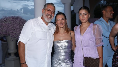 Κούλλης Νικολάου: H σπάνια δημόσια εμφάνιση με την οικογένειά του