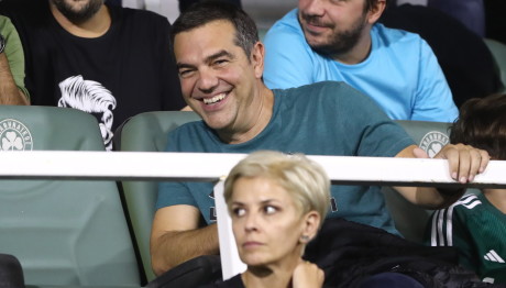 Στο Γήπεδο Για Τον Παναθηναϊκό Ο Αλέξης Τσίπρας
