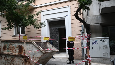 Κολωνάκι: Βρέθηκε Οπλοστάσιο Σε Αποθήκη