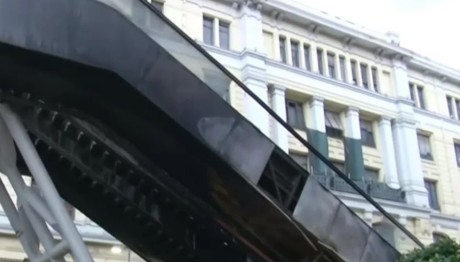 Πειραιάς: Φωτιά Στις Κυλιόμενες Σκάλες Του Μετρό