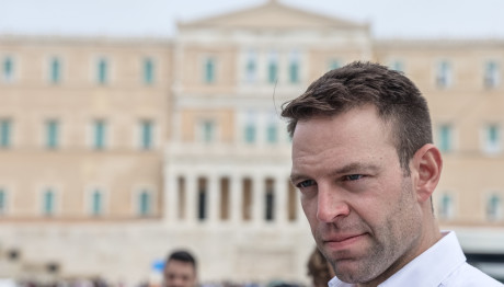 Στέφανος Κασσελάκης: Βίντεο Από Το Γραφείο Του Στη Βουλή