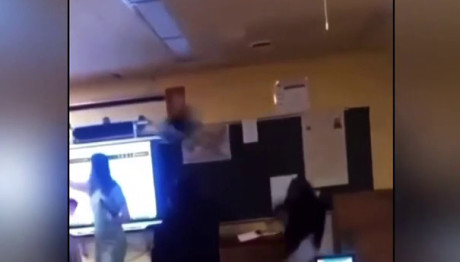 ΗΠΑ: 15χρονη Πέταξε Καρέκλα Στο Κεφάλι Καθηγήτριας