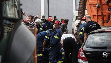 Πειραιάς: Άνδρας Έπεσε Σε Φρεάτιο