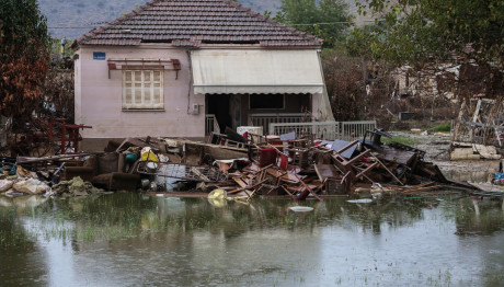 Πλημμύρες Θεσσαλία: Αγωνία Για Χιλιάδες Άστεγους Πολίτες