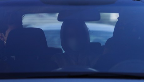 Κολωνός: Τι Απαντά Η Μάνα Για Γυμνές Φωτογραφίες 12χρονης