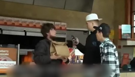 Ντελιβεράς Πυροβόλησε 21χρονο YouTuber Που Του Έκανε Πλάκα