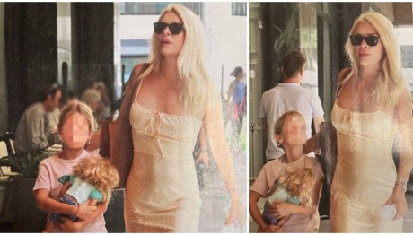 Ελένη Μενεγάκη: Σπάνια εμφάνιση με τη Μαρίνα στο κέντρο της Αθήνας