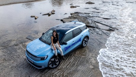 Η Lexie Alford στο τιμόνι του Ford Explorer