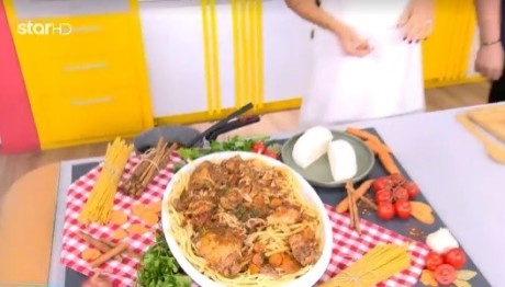 Συνταγή Για Μακαρόνια Με Κοκκινιστό Κοτόπουλο