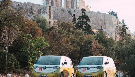 Ένα μοναδικό ταξίδι για δύο Volkswagen ID. Buzz στη Ντόχα