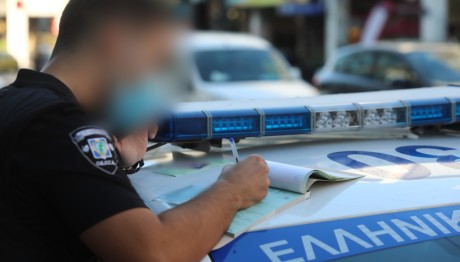 Δάγκωσε Αστυνομικό Επειδή Της Έκοψε Κλήση